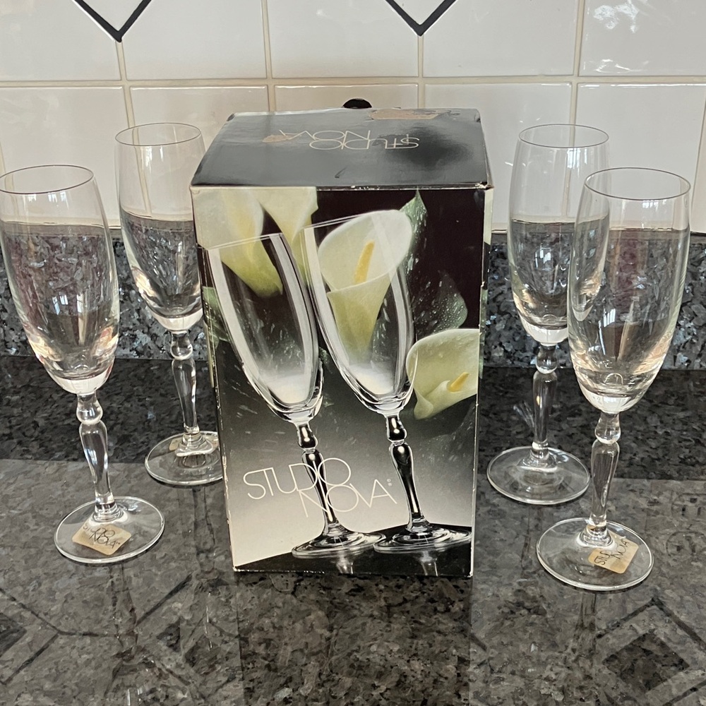 NWT Studio Nova 4 Long Stem clear Glass Champagne/Wine Glasses In Original Box